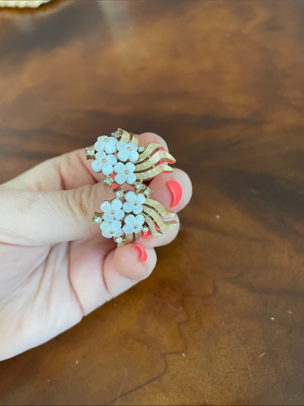 TRIFARI Vintage Gold-Colored Flower Cluster Clip-On Earrings Stamped Gorgeous - Picture 9 of 11